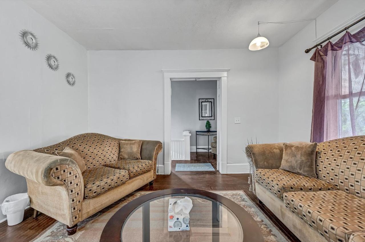 Renovated Main Floor Large 3 Bed House Buffalo