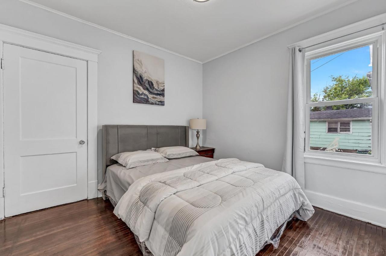 Renovated Main Floor Large 3 Bed House *