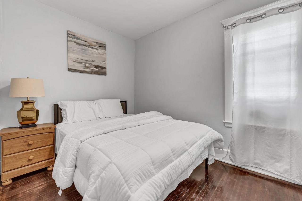 Renovated Main Floor Large 3 Bed House Buffalo